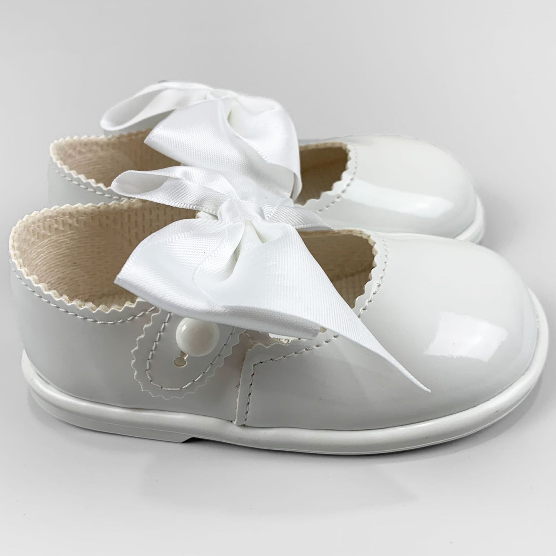 baby girls hard sole bow shoes white