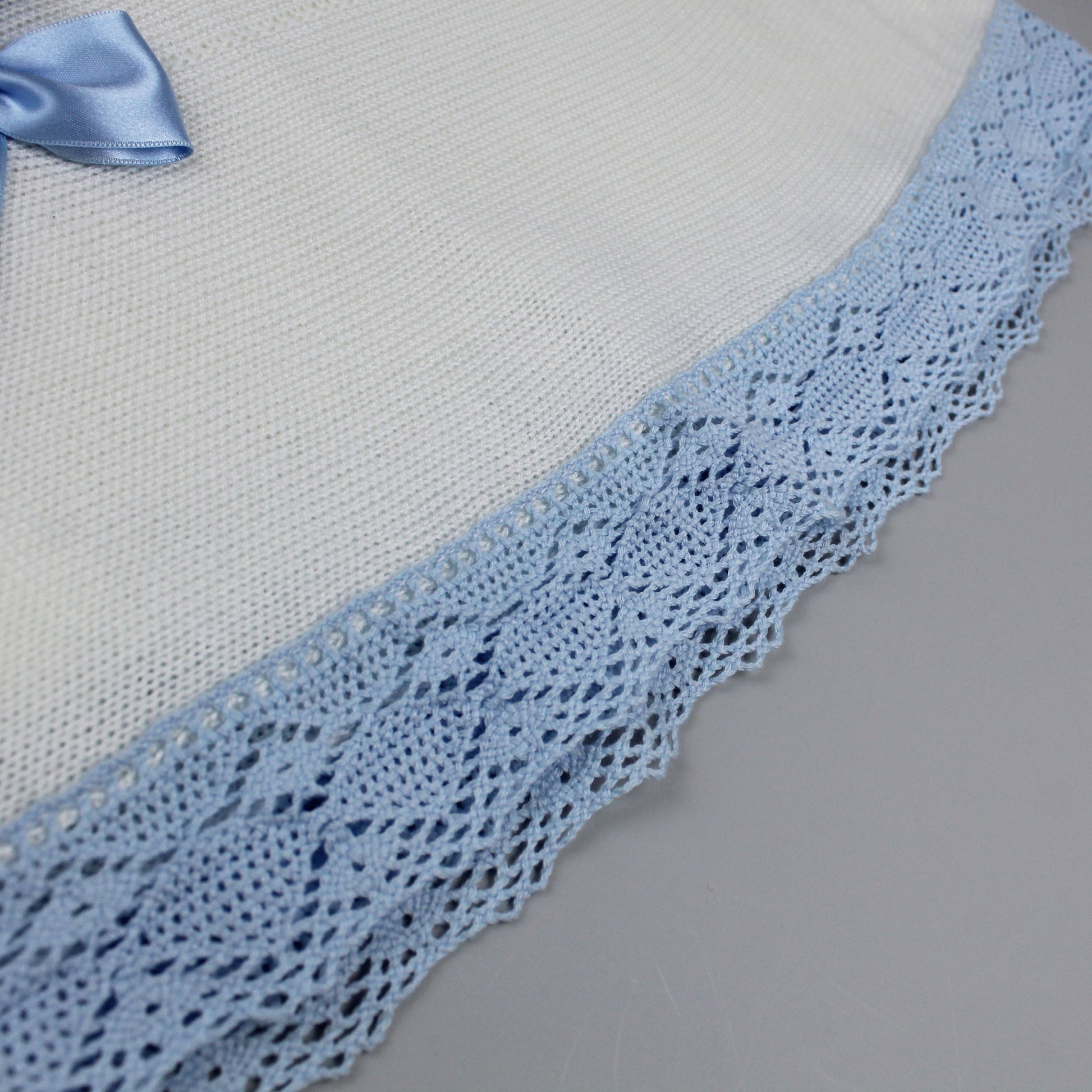 Knitted pattern of spanish shawl