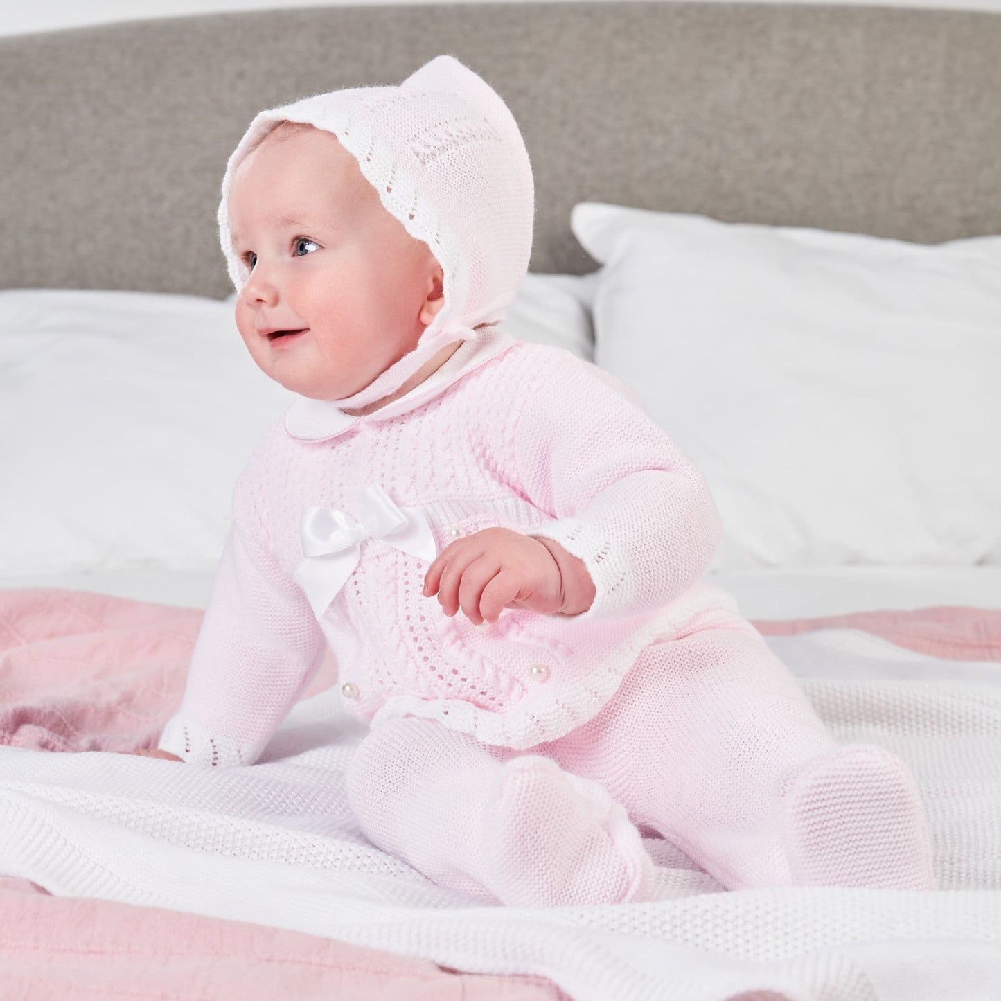 baby girls 3 piece knitted outfit with bonnet