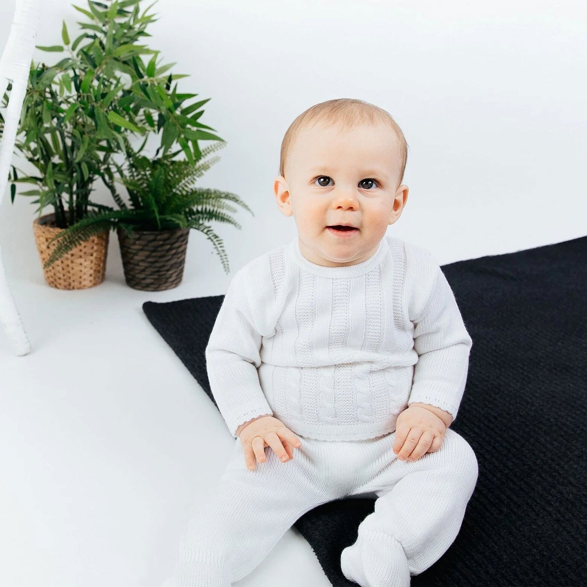 unisex white knitted baby outfit