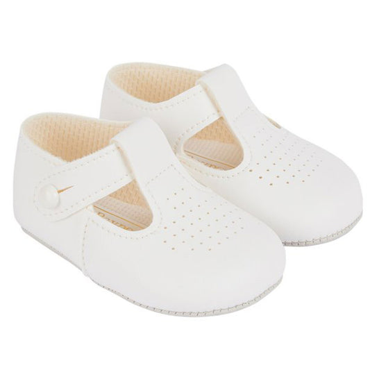 baby boys white soft sole shoes by Baypod