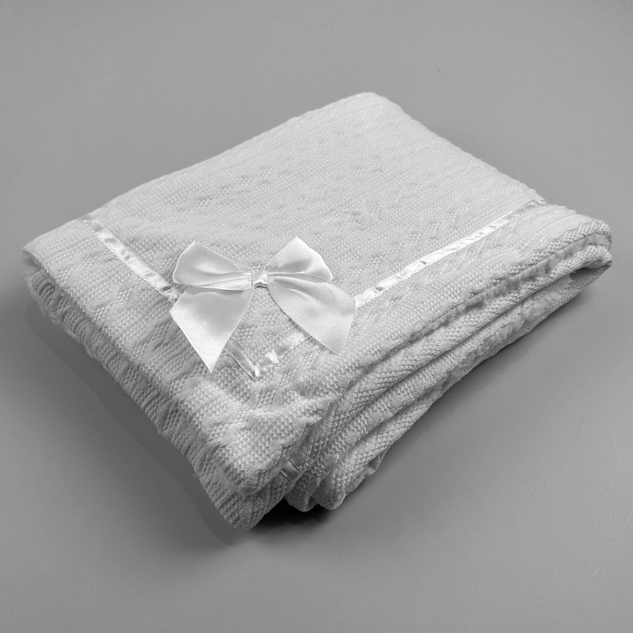 Baby Unisex white bow blanket