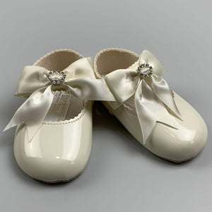 Crib Shoes - Cream with Satin Bow and Diamante