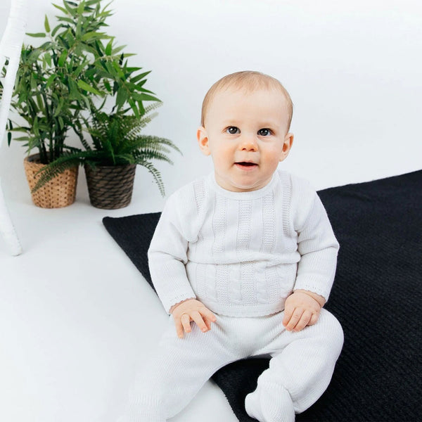unisex white knitted baby outfit