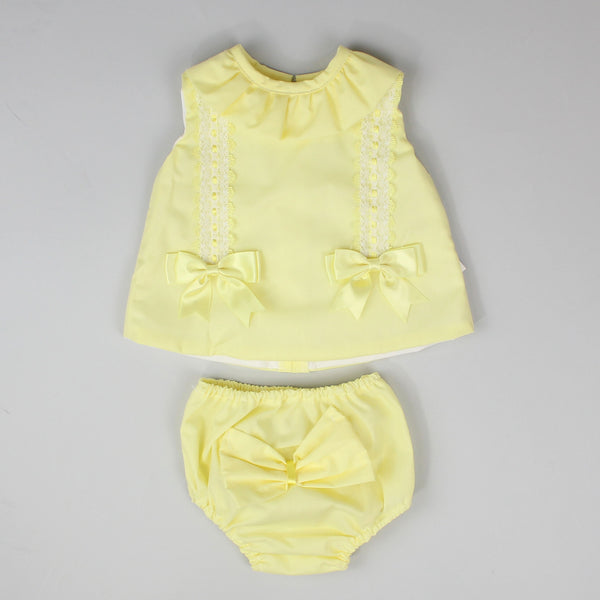 yellow two piece summer outfit 