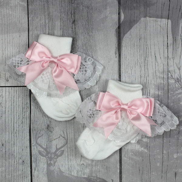 white ankle sock with pink thrilly bow