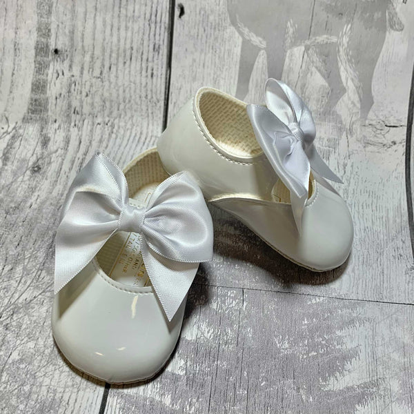 white baby girls bow shoes